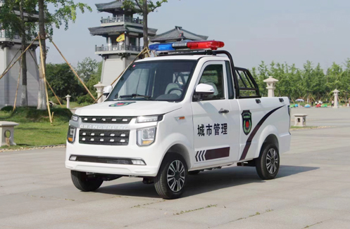 Closed police patrol vehicle VS open police patrol vehicle